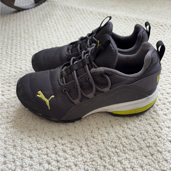 Puma boys slip or pull on sneakers, size 3 - Picture 1 of 6